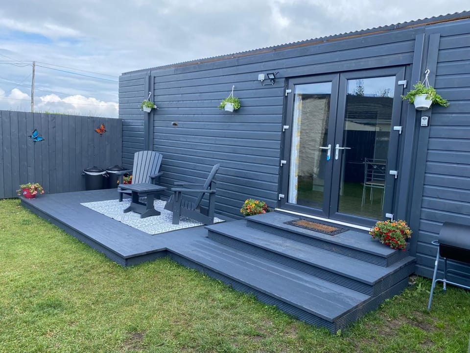 Property building, Patio, Garden