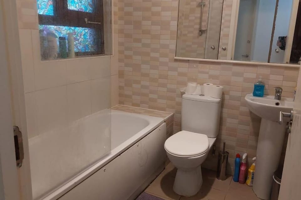 Shower, Toilet, Bathroom, Bath