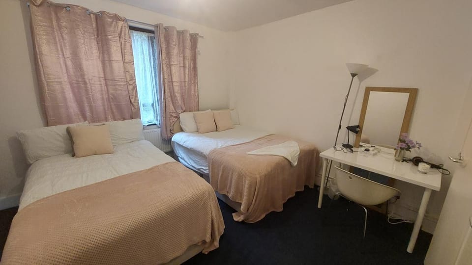 Bed, Photo of the whole room, Bedroom, hair dresser