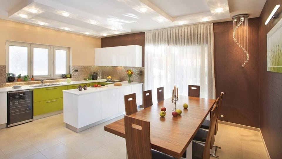Kitchen or kitchenette, Seating area, air conditioner