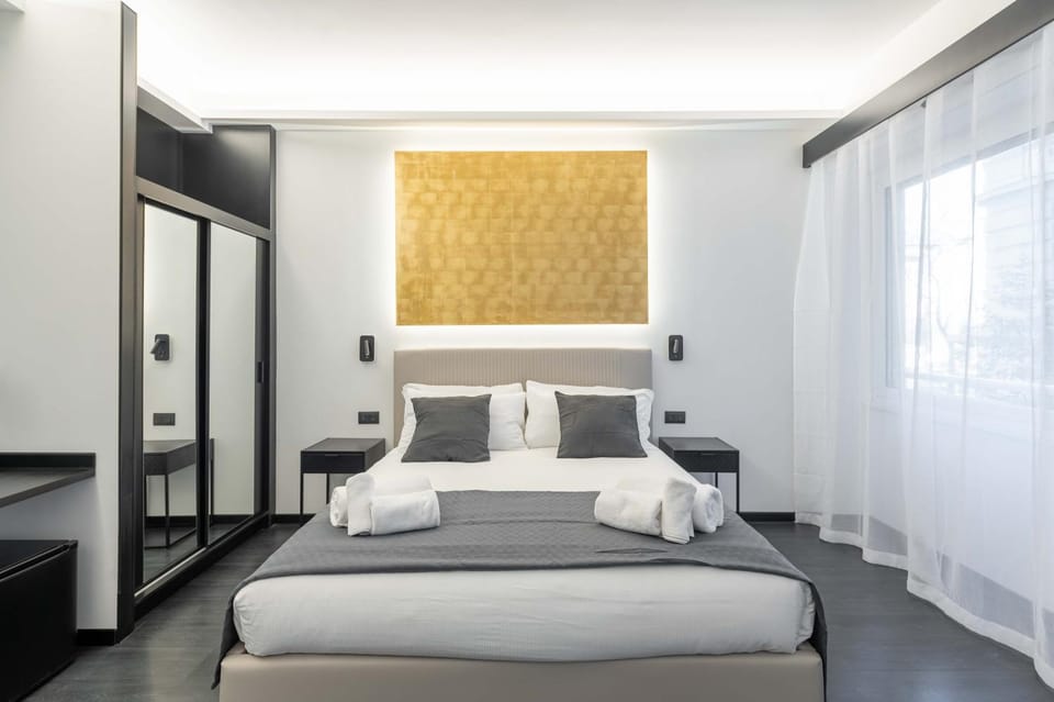 TV and multimedia, Coffee/tea facilities, Seating area, flat iron, hair dryier, internet, internet, minibar, safe, towels, wardrobe, elevator