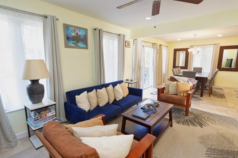 Beautifully Updated, 4 Bedroom Pool Home, 50 Yards to the Beach!! Captiva Escapade House in Sanibel Island