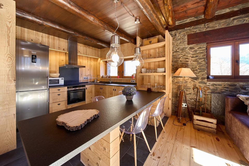 Kitchen or kitchenette, Living room, Seating area, Dining area, minibar, pet friendly, stove