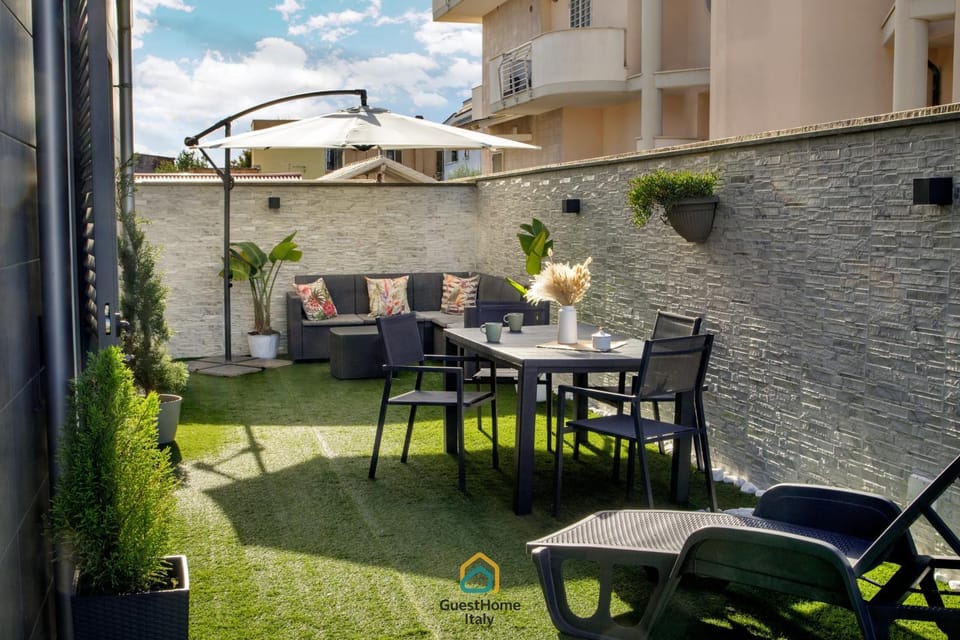 Property building, Patio, Garden