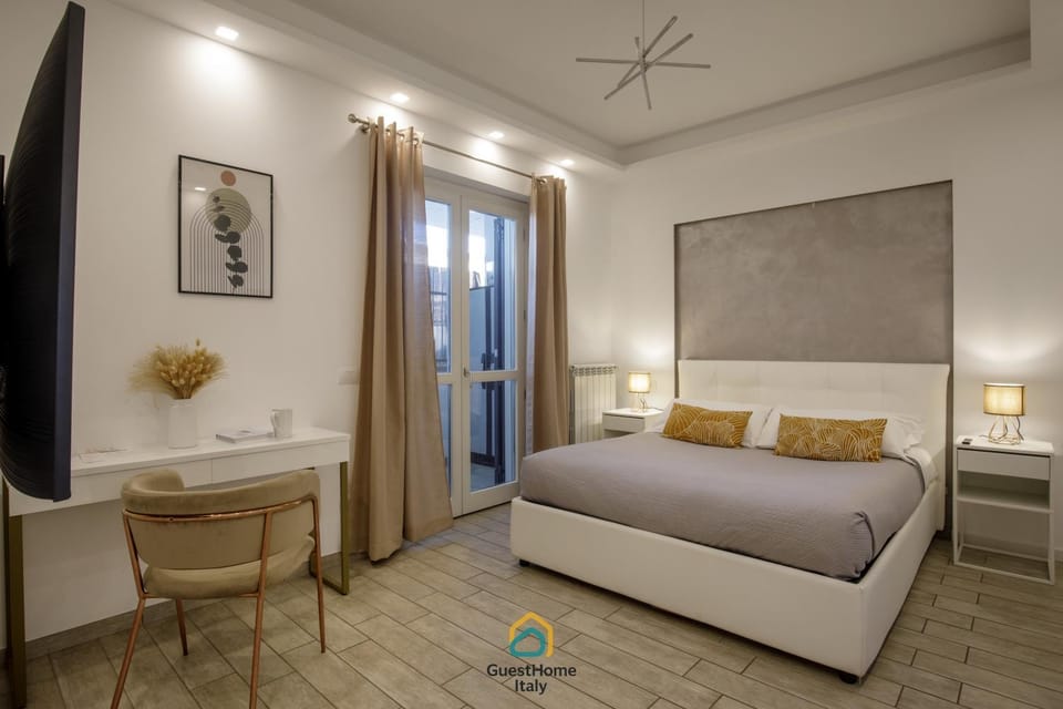 Bed, TV and multimedia, Bedroom