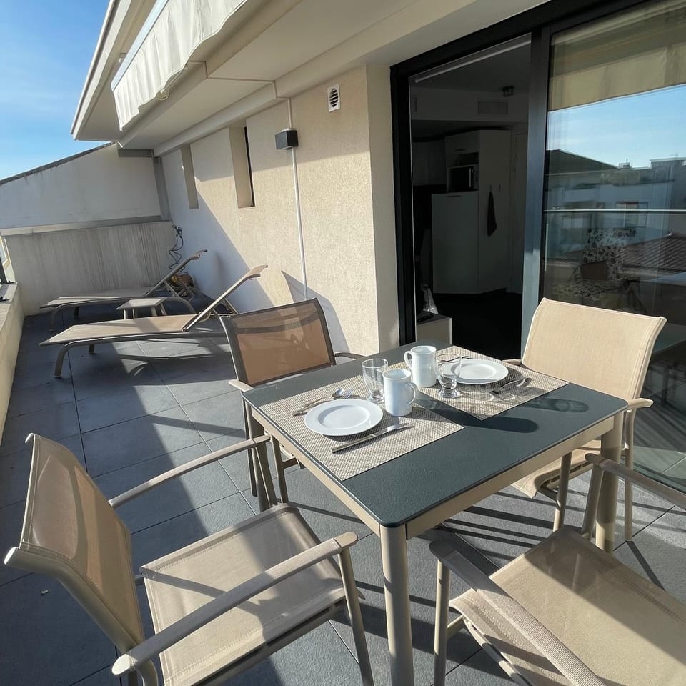 Top Floor Secret Garden, Cannes Apartment in Cannes