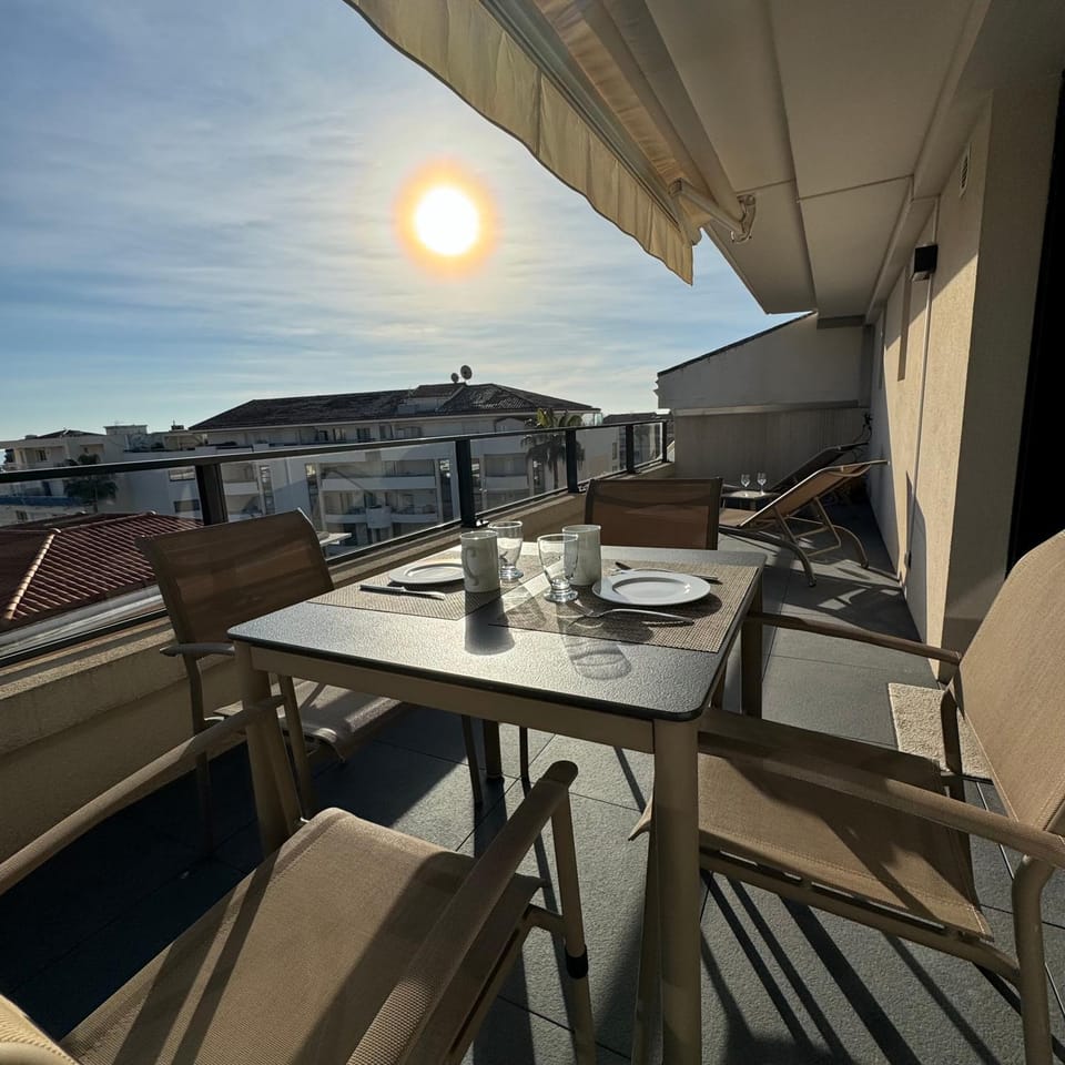 Top Floor Secret Garden, Cannes Apartment in Cannes
