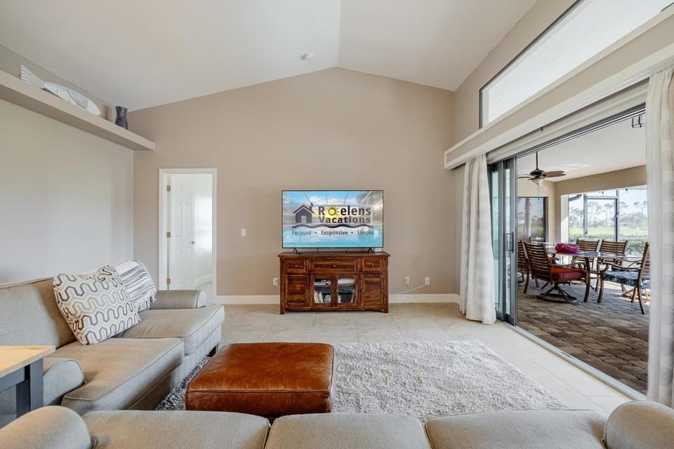 Golf Course View! Heated Pool - Villa Fairway to Florida - Roelens Vacations House in Cape Coral