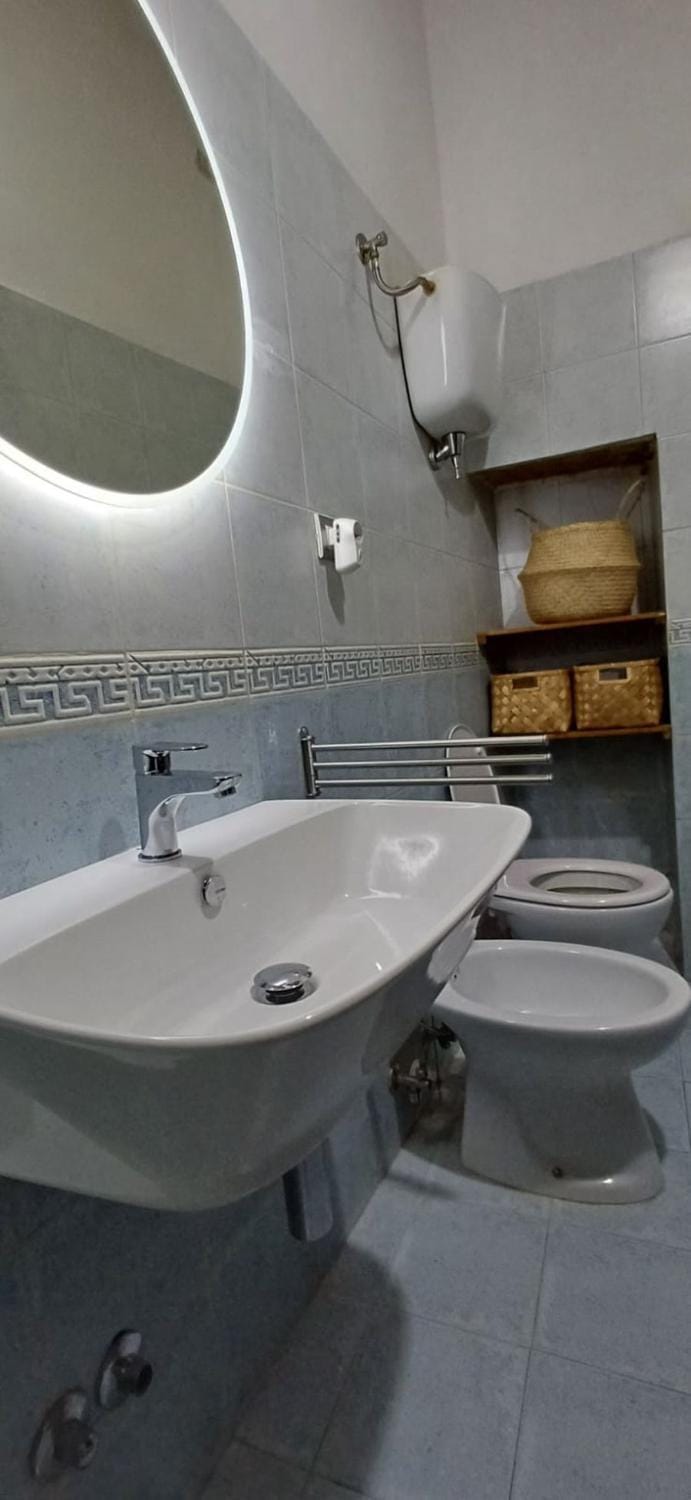 Toilet, Bathroom, bidet, towels