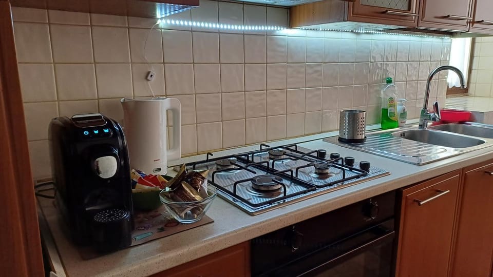 Coffee/tea facilities, kitchen