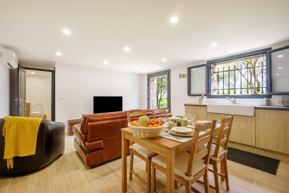 Property building, Living room