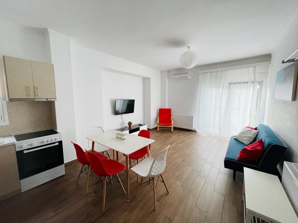 Communal lounge/ TV room, TV and multimedia, Kitchen or kitchenette, Living room, Seating area, Dining area, pet friendly, stove