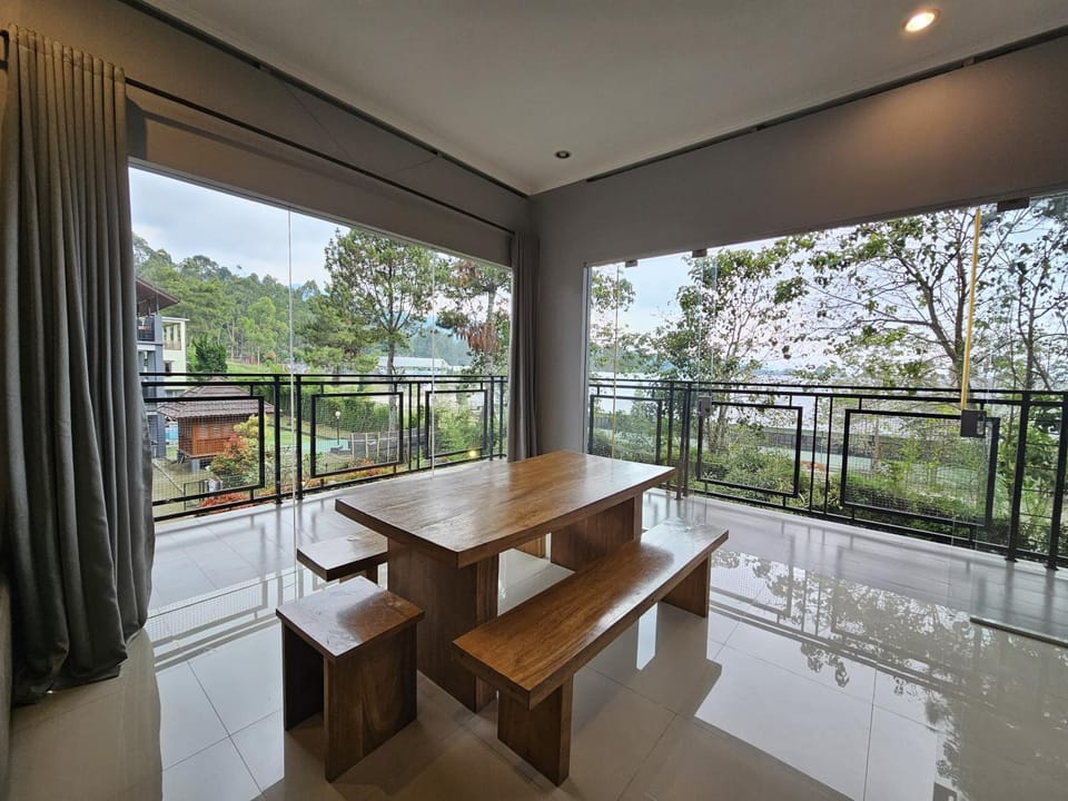 Patio, View (from property/room), Balcony/Terrace, Seating area