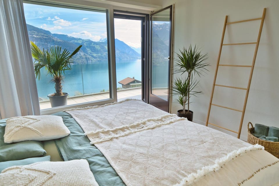 Balcony/Terrace, Bedroom, Lake view