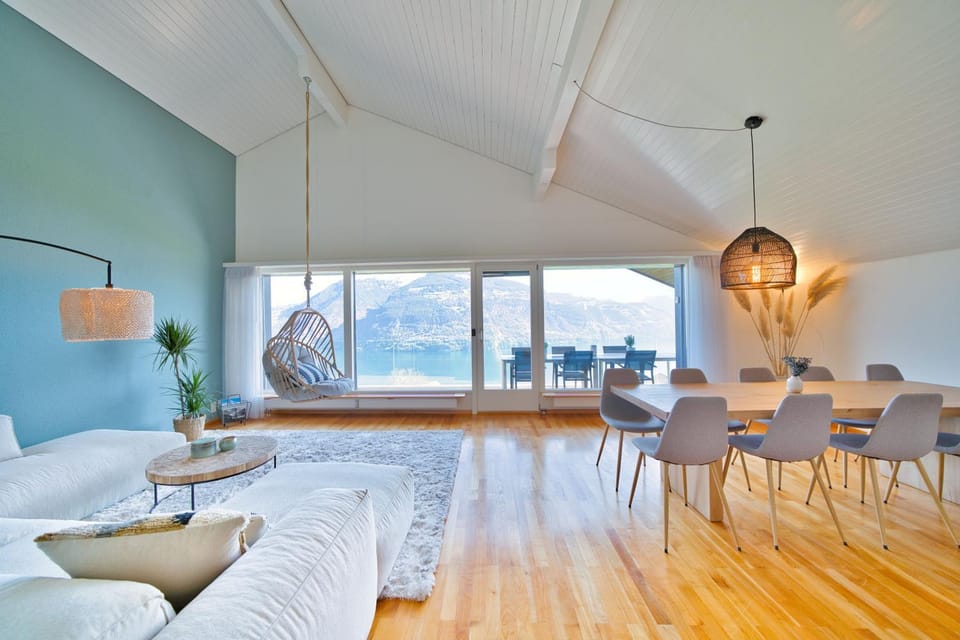 Living room, Dining area, Lake view