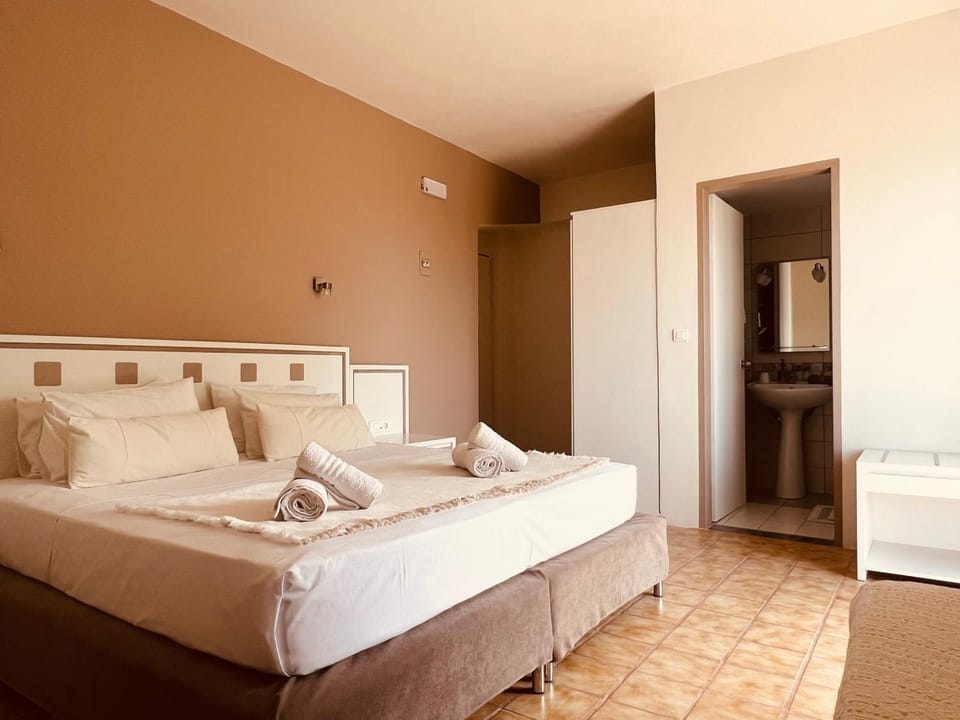 Bed, Photo of the whole room, Bedroom, towels, wardrobe