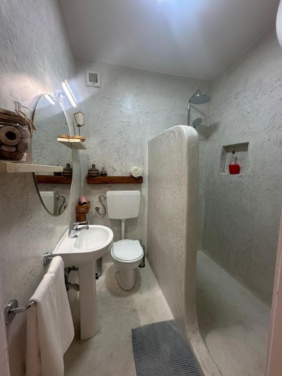 Shower, Toilet, Bathroom