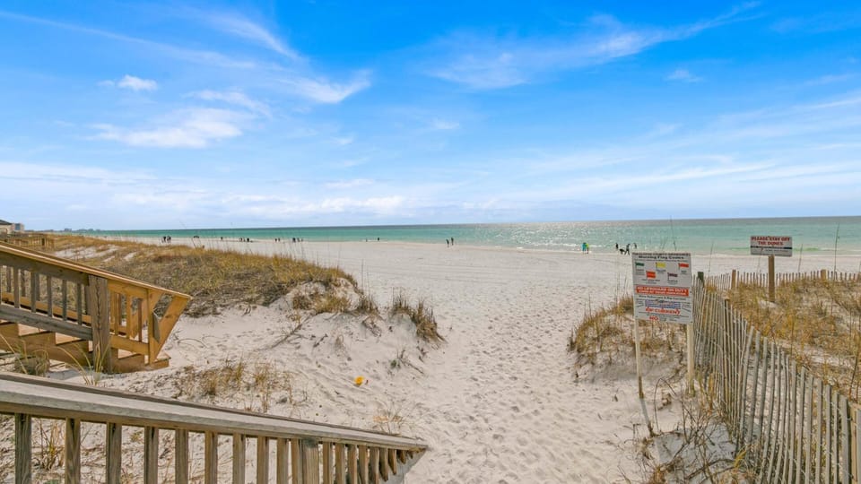 Southbay by the Gulf 102 only 30 Yards from the Beach 3 Bedroom Townhome in Destin House in Destin