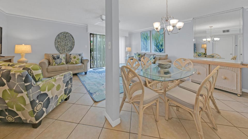 Southbay by the Gulf 102 only 30 Yards from the Beach 3 Bedroom Townhome in Destin House in Destin
