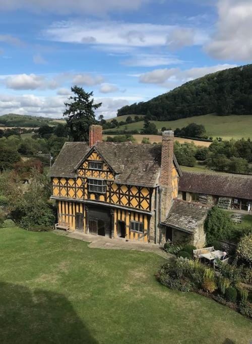 Lavender Cottage, 3 School Road, Clun, Shropshire House in England