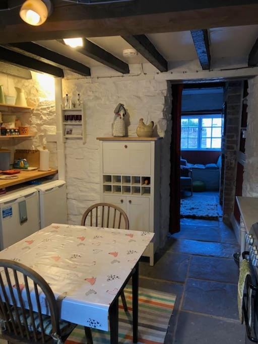 Lavender Cottage, 3 School Road, Clun, Shropshire House in England