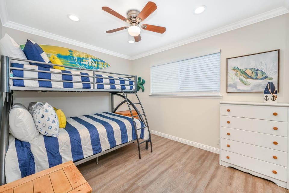 Three Bedroom Home on 36th with Indoor Outdoor Living House in Balboa Peninsula