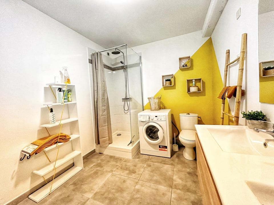 Shower, Toilet, Bathroom, washing machine