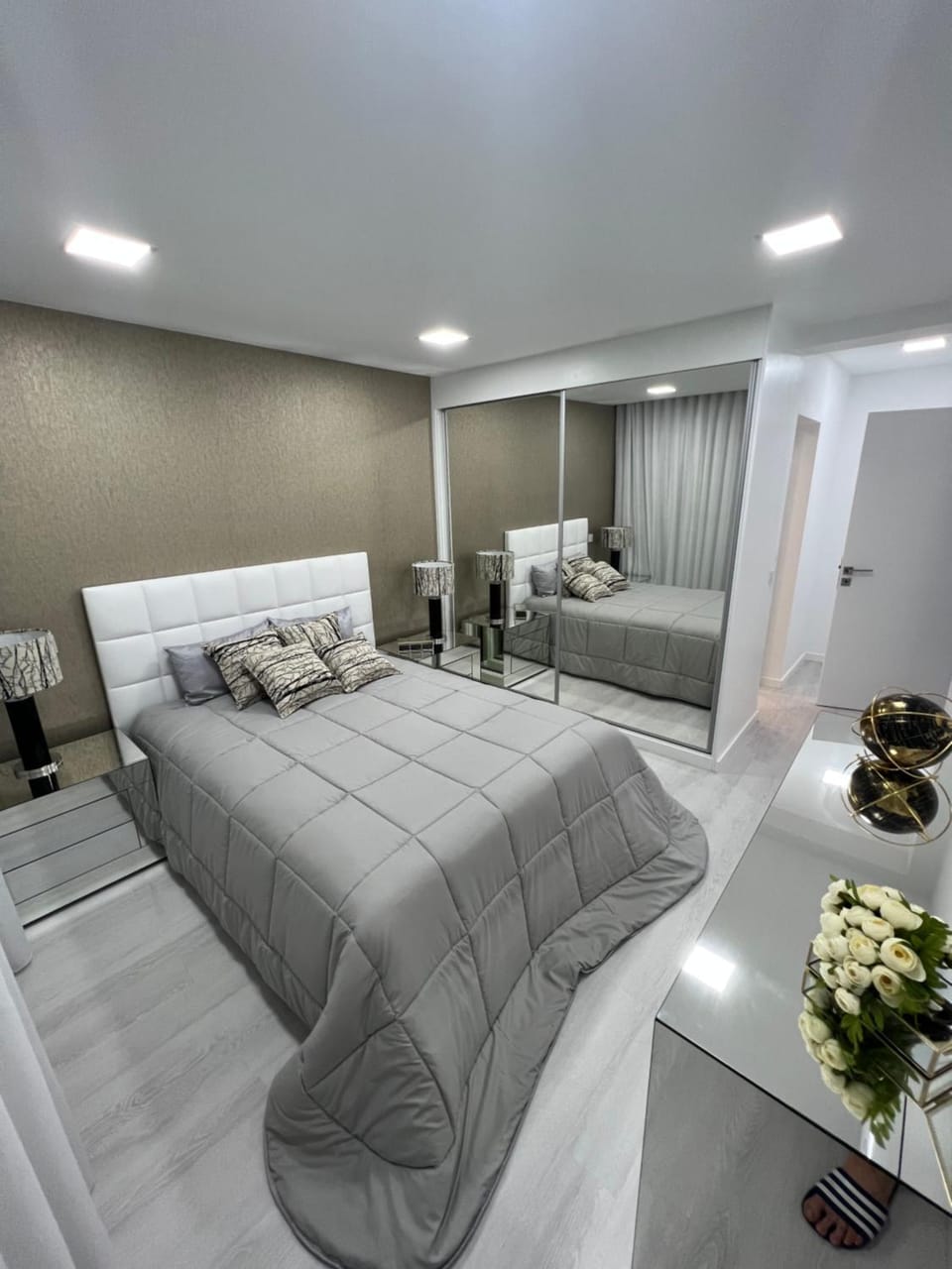Bed, Photo of the whole room, Bedroom, locker, air conditioner