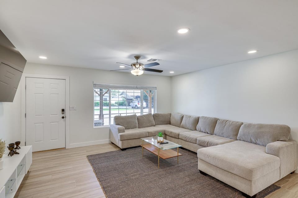 3 Mi to Old Town: Home w/ Game Room in Scottsdale! House in Scottsdale