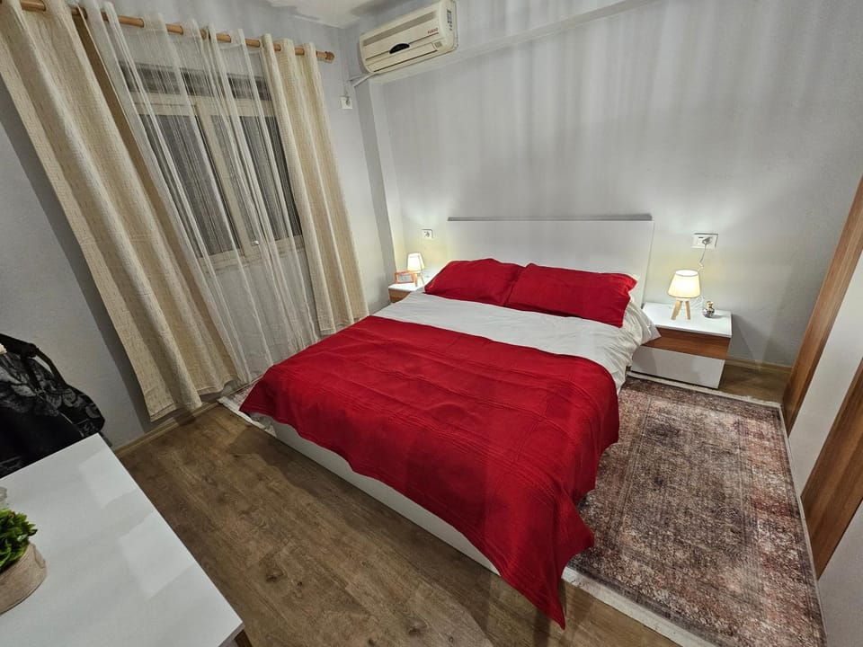 Bed, Photo of the whole room, Bedroom, air conditioner