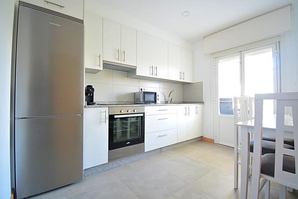 Kitchen or kitchenette, Dining area, minibar, pet friendly, stove