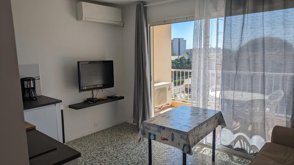 studio avec coin nuit, 100 m de la mer Apartment in Le Lavandou