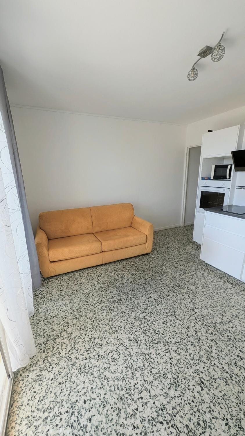 studio avec coin nuit, 100 m de la mer Apartment in Le Lavandou