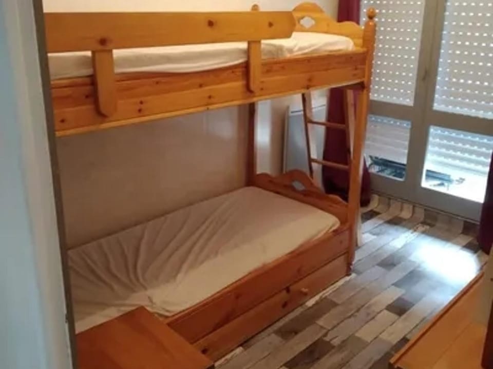 Appartement T2 - Port de Courseulles avec Parking - FR-1-746-10 Apartment in Courseulles-sur-Mer