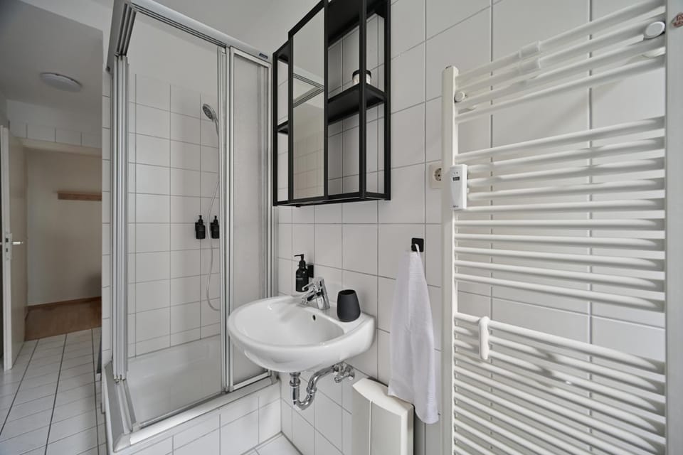 Shower, Bathroom, towels