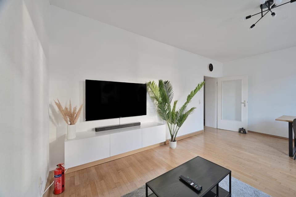 TV and multimedia, Living room, Evening entertainment
