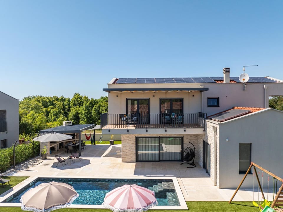 Property building, Swimming pool