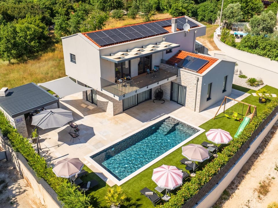 Property building, Swimming pool
