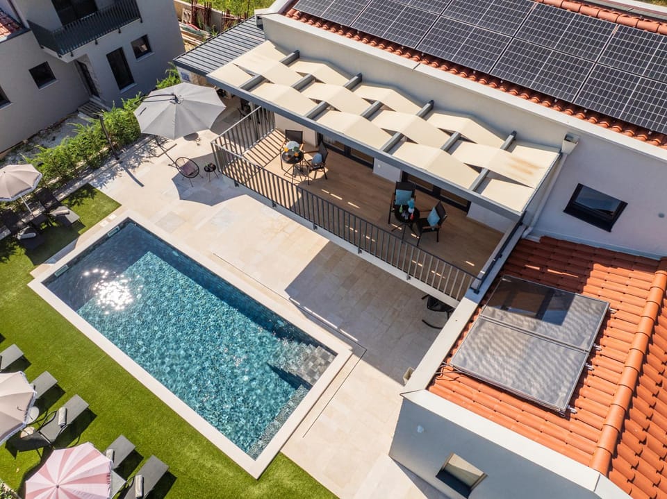 Property building, Swimming pool