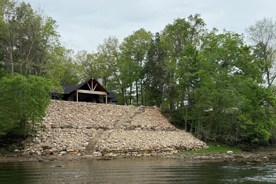 Waterfront Flippin Retreat w/ White River Access! House in Arkansas