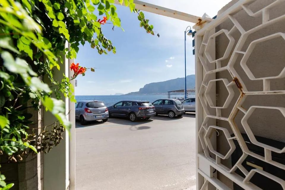 Neighbourhood, Parking