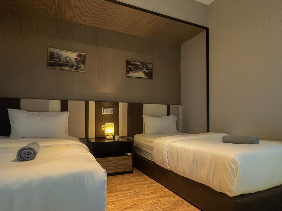 Stylish Duplex at Maritime Suite for 8 Guests with Free Netflix WiFi Apartment in George Town