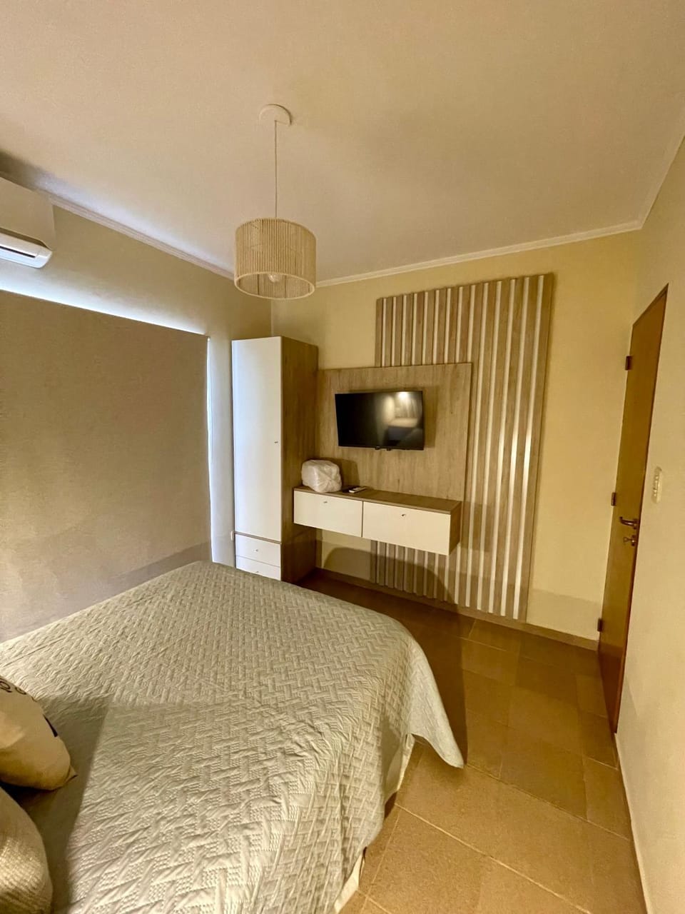 TV and multimedia, Photo of the whole room, Bedroom, air conditioner