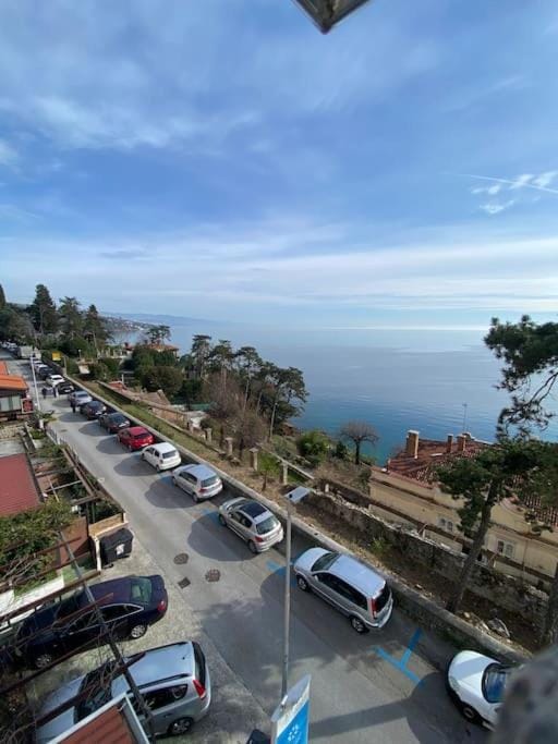 Sea view, Street view