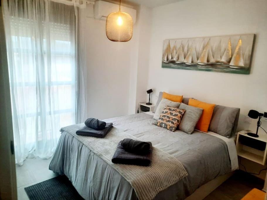 Bed, Photo of the whole room, Bedroom, towels, air conditioner