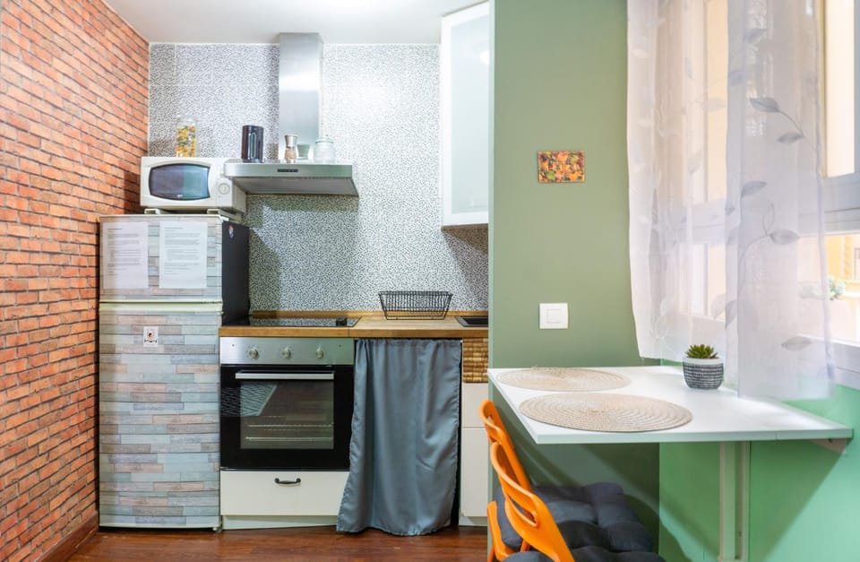 Kitchen or kitchenette, Dining area, minibar, pet friendly, stove