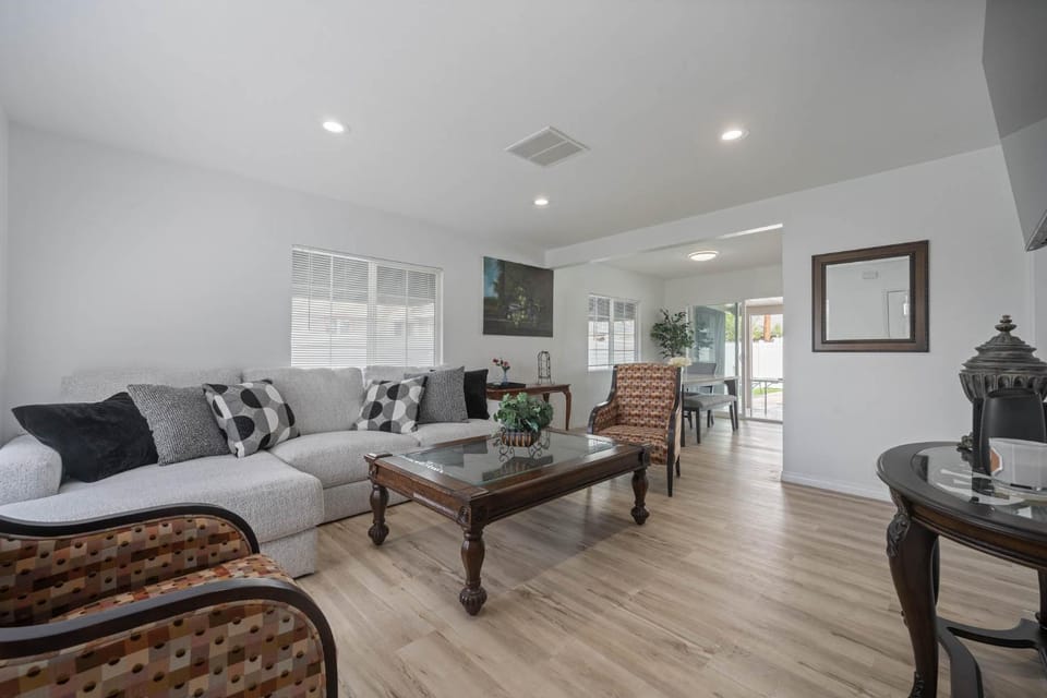 Los Angeles Glamour Home House in Winnetka