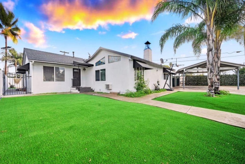 Los Angeles Glamour Home House in Winnetka