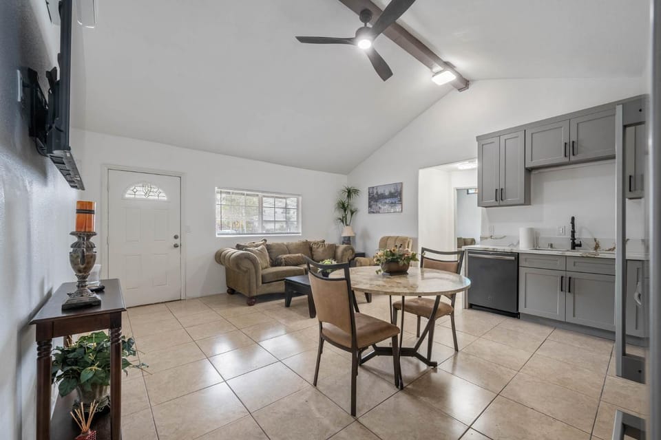 Los Angeles Glamour Home House in Winnetka