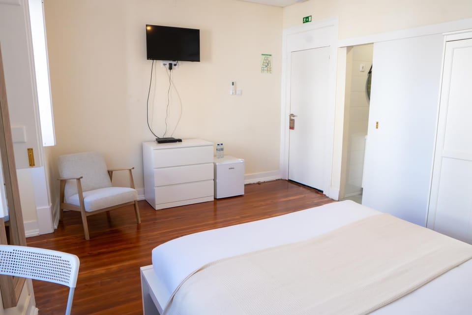 Bed, TV and multimedia, Bedroom, minibar